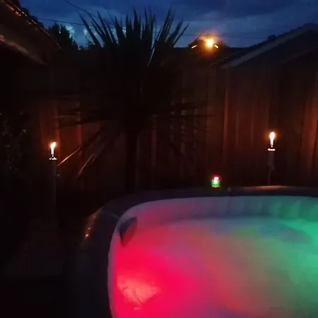 Maison Chaleureuse Avec Piscine Et Jacuzzi Saint-Yzan-de-Soudiac
