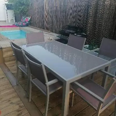 Maison Chaleureuse Avec Piscine Et Jacuzzi Holiday home