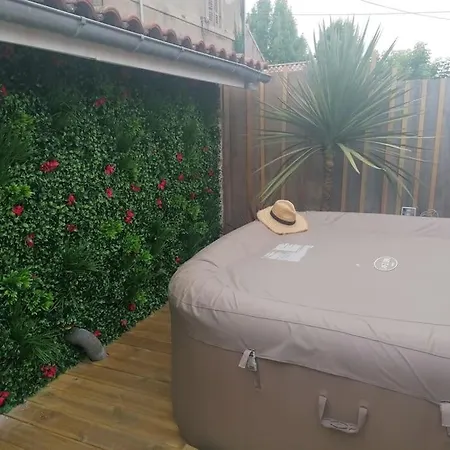 Maison Chaleureuse Avec Piscine Et Jacuzzi Holiday home