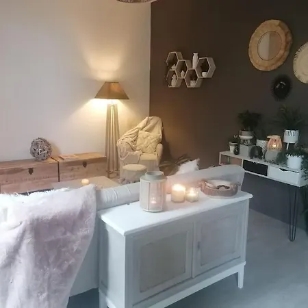 Holiday home Maison Chaleureuse Avec Piscine Et Jacuzzi